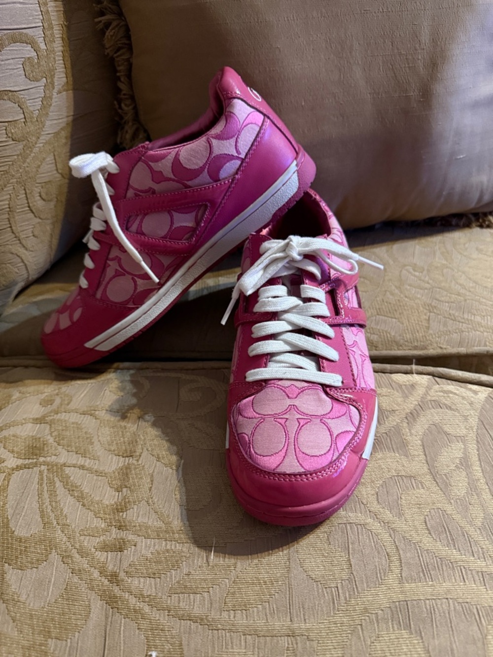 Coach Norra Signature "C" monogram pink sneakers preowned. - Picture 2 of 16